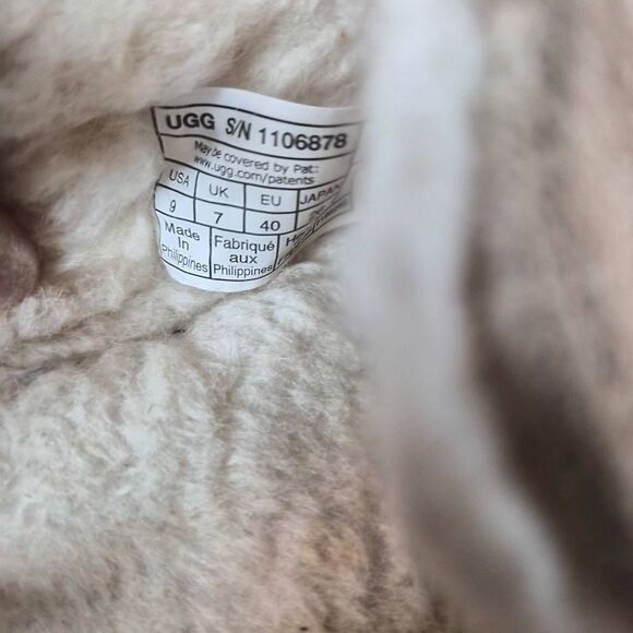 UGG - Picture 6 of 8